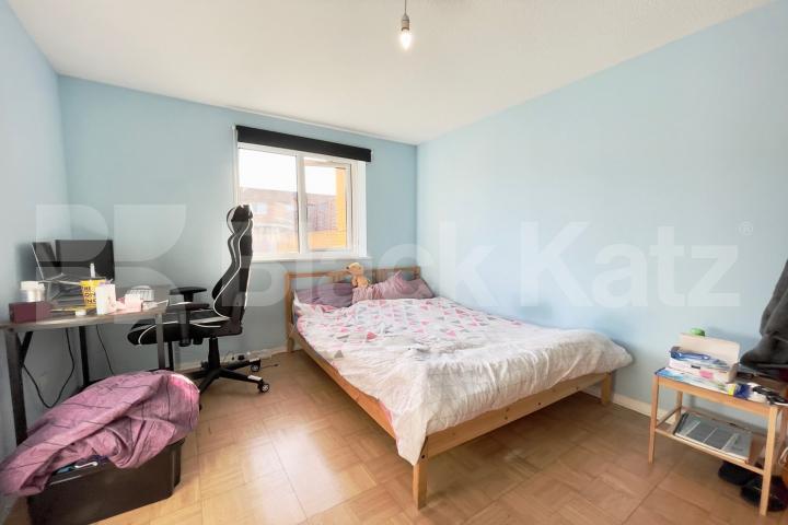 Contemporary ground floor apartment with beautiful communal gardens John Maurice Close, Elephant and Castle / Borough